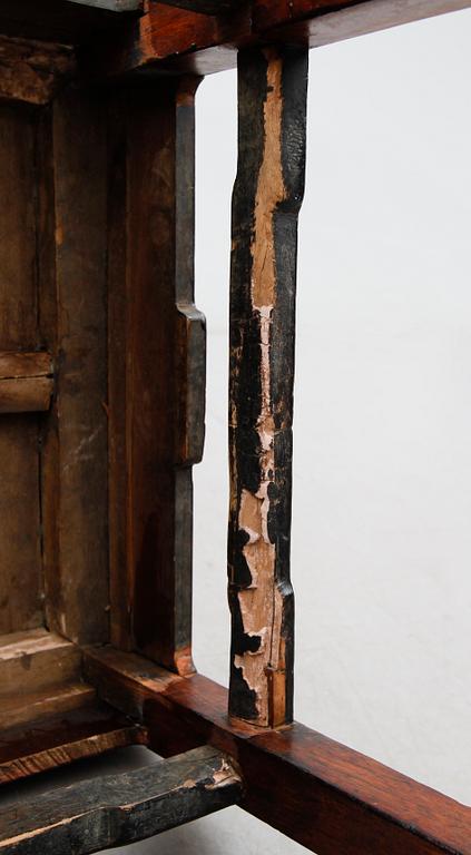 BORD, orientaliskt, 1900-talets andra hälft.