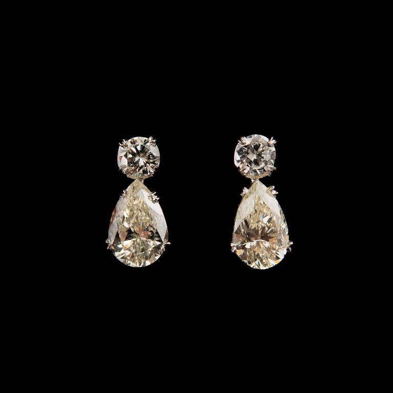 A PAIR OF EARRINGS, drop cut diamonds c. 2.40 ct. J-M /Si1-I2 brilliant cut diamonds c. 0.40 ct. H/si.