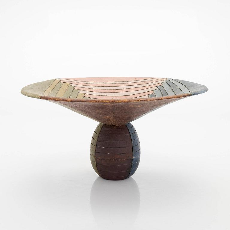 Inkeri Leivo, skål på fot, keramik, signerad Inkeri Leivo Arabia.