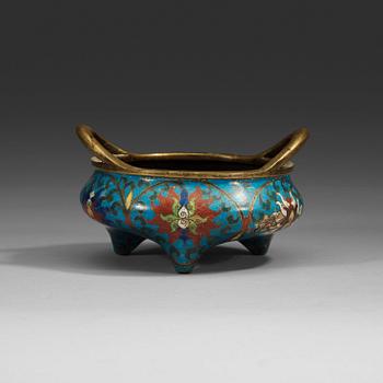 1354. A cloisonné tripod censer, Qing dynasty (1644-1912)
, with Jingtai six character mark.
