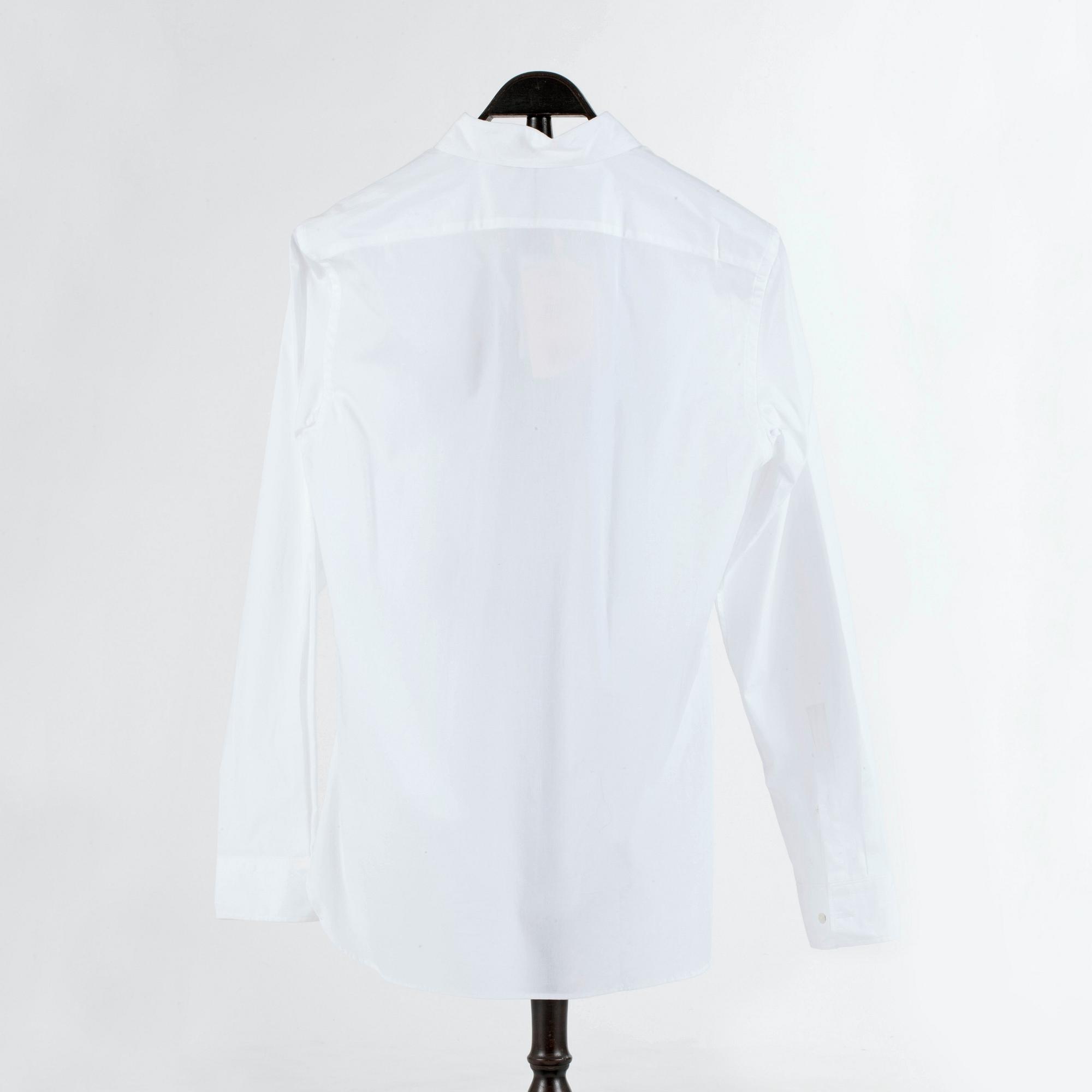 JOHN GALLIANO, a men´s white cotton shirt, size 50.