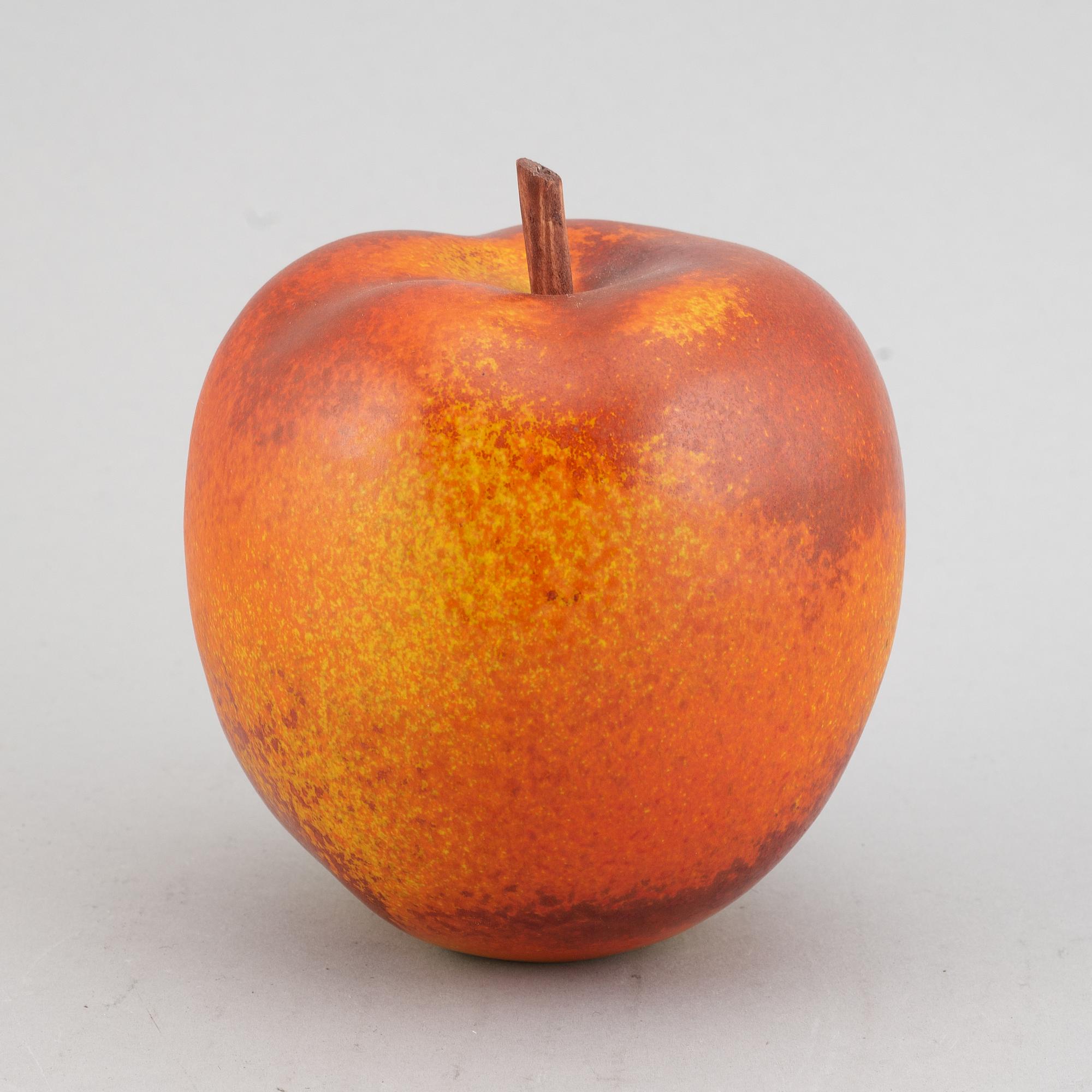 Per Hammarström, apple, ceramic.