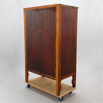 A Chinese cabinet, 20th century.