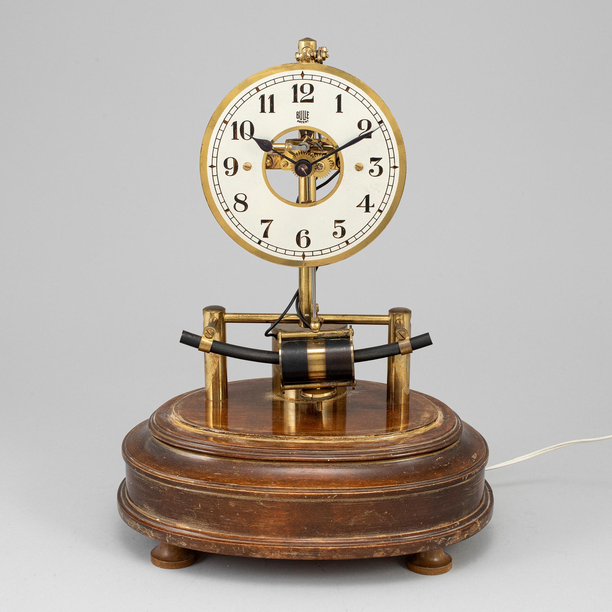 A 20th century table clock.