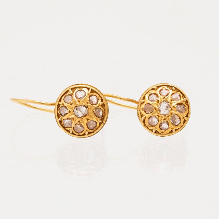 Earrings 21.6K gold with diamonds.