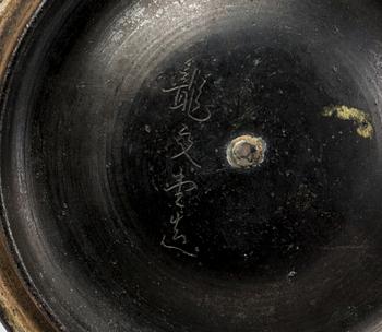 TEKANNOR, 2 st, gjutjärn, Japan, 1800-/1900-tal.
