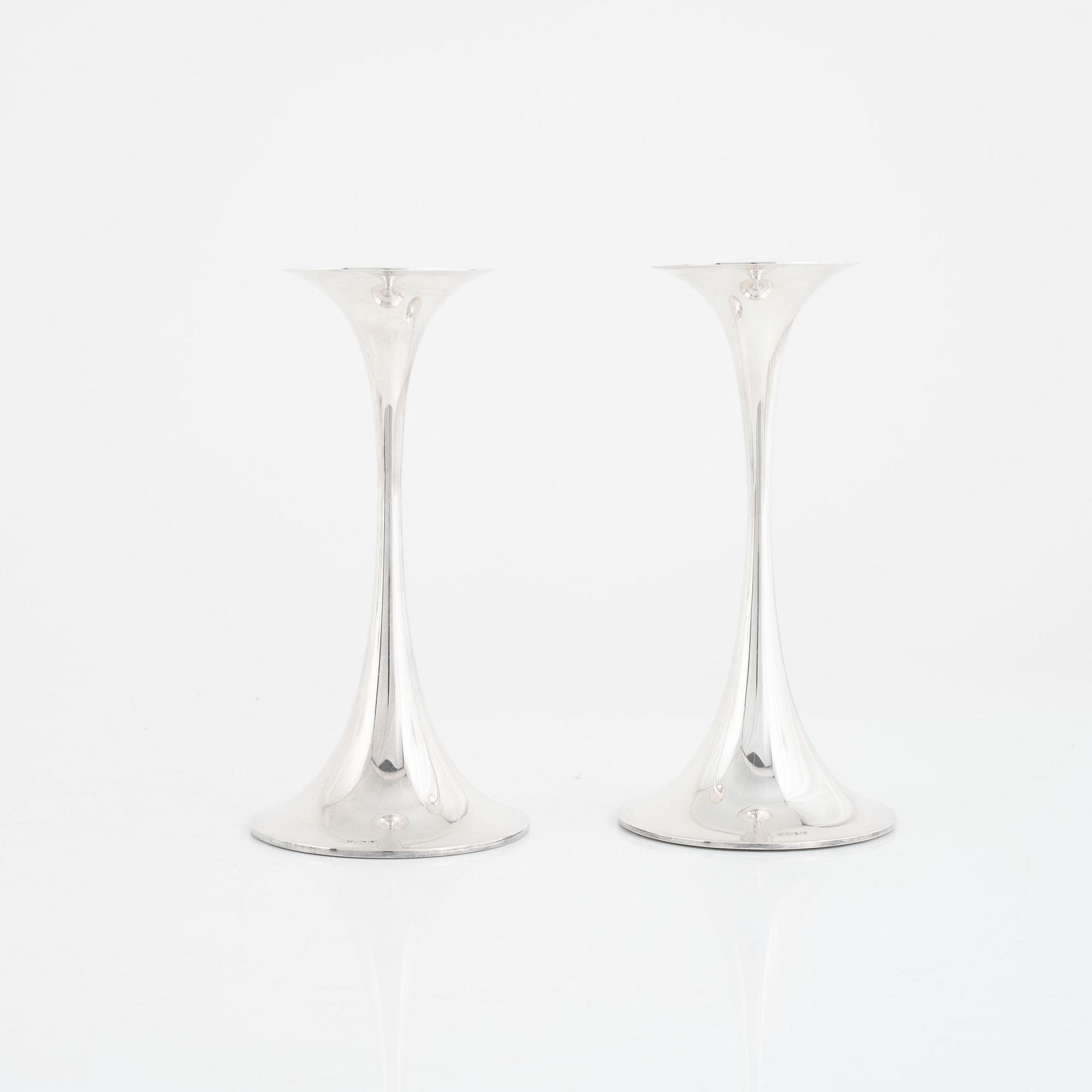 Tapio Wirkkala, ljusstakar, ett par, sterlingsilver, "Trumpetti", Kultakeskus Oy, Tavastehus, Finland.
