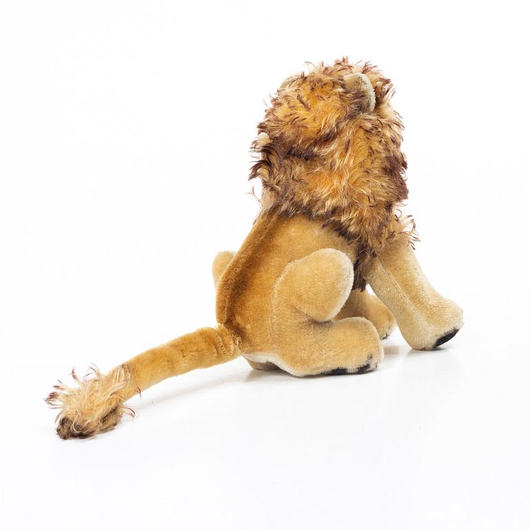 Steiff, 3 toy animals, two lions and a 2000 Weihnachtsbär.