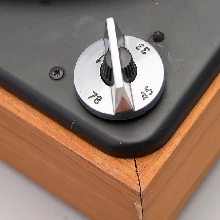 STEREO TURNTABLE, BEOGRAM 1000, Bang & Olufsen, design by Jacob Jensen; the tonearm and pickup by Erik Rørbæ Madsen.