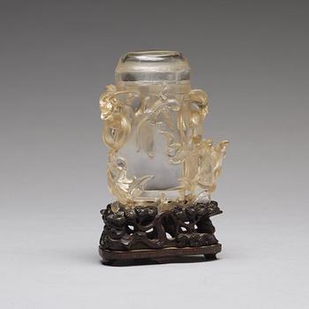 A carved rock chrystal vase with cover, Qingdynasty, circa 1900.