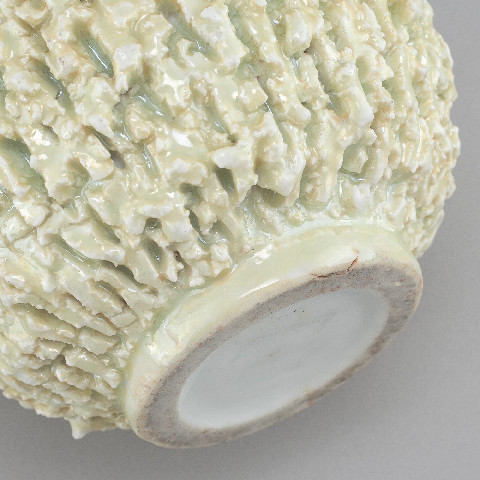 GUNNAR NYLUND, vas, chamotterat stengods, Rröstrand, 1900-talets andra hälft.