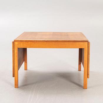A Børge Mogensen teak coffee table model 5362, alter part of the 20th century.