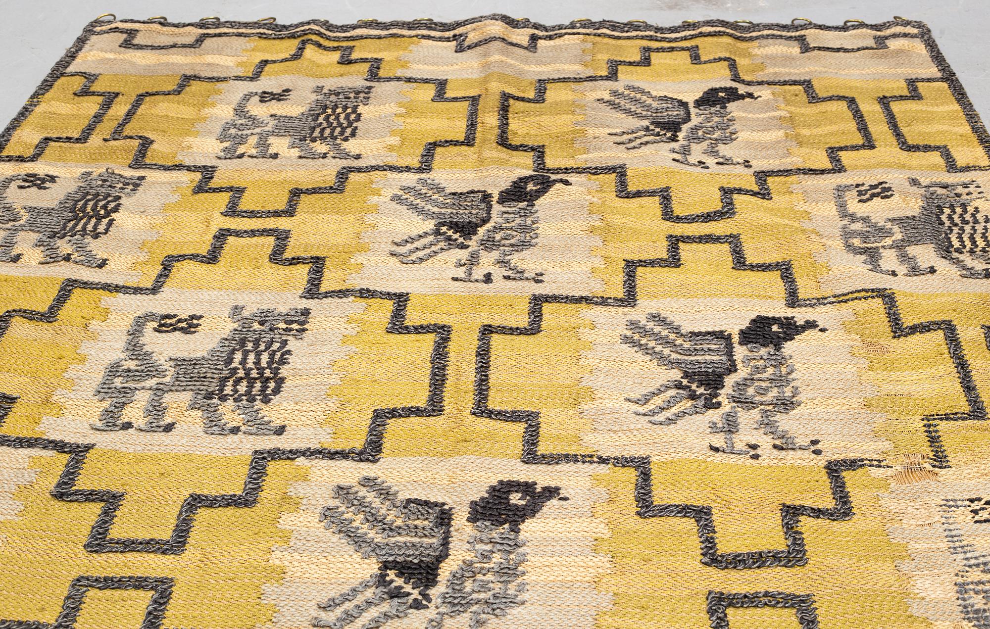 Elsa Gullberg, draperi/vävnad, "Lejon och Gripar", slätväv med reliefdekor av knutar, ca 228,5-230 x 148,5-153,5 cm.