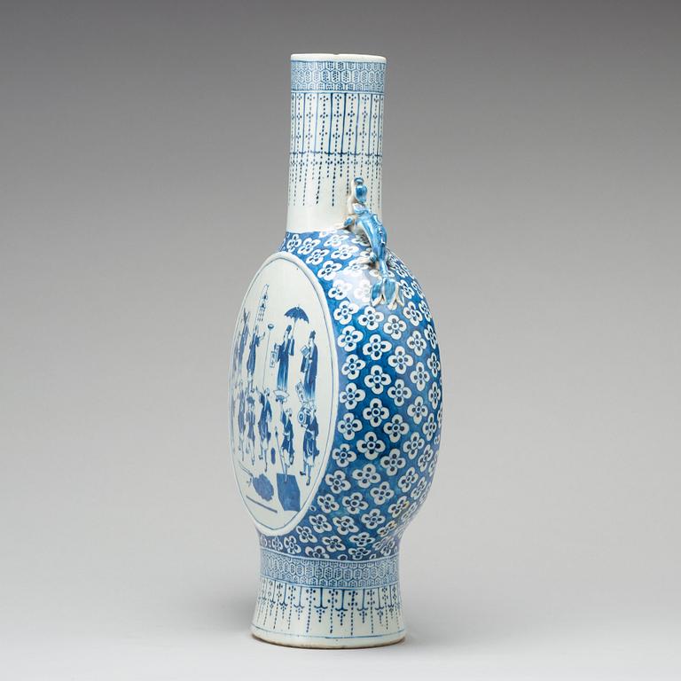 A large blue and white moon flask, Qing dynasty, 19th Century.