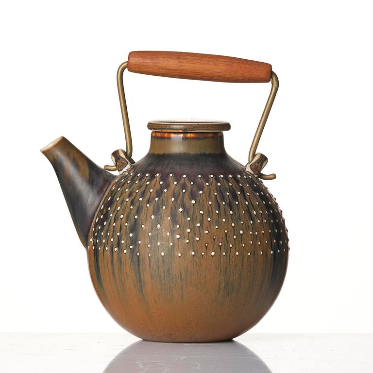 Stig Lindberg, a stoneware teapot and 4 bowls, Gustavsberg Studio, Sweden, 1960-63.