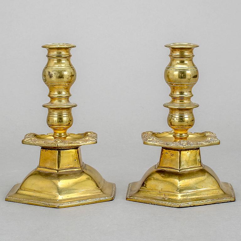 LJUSSTAKAR, ett par, mässing, barockstil, 1800-tal.