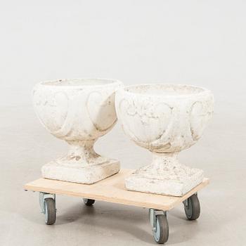 Garden urns, a pair from the second half of the 20th century.