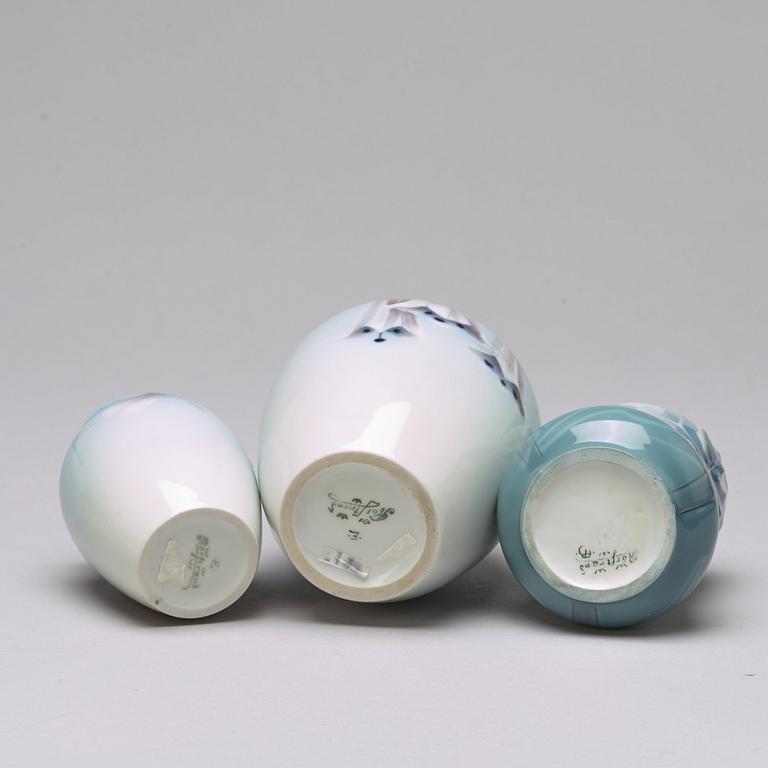 RÖRSTRAND, Anna Boberg, Astrid Ewerlöf and other, 3 art nouveau porcelain vases and a dish, Sweden ca 1900.