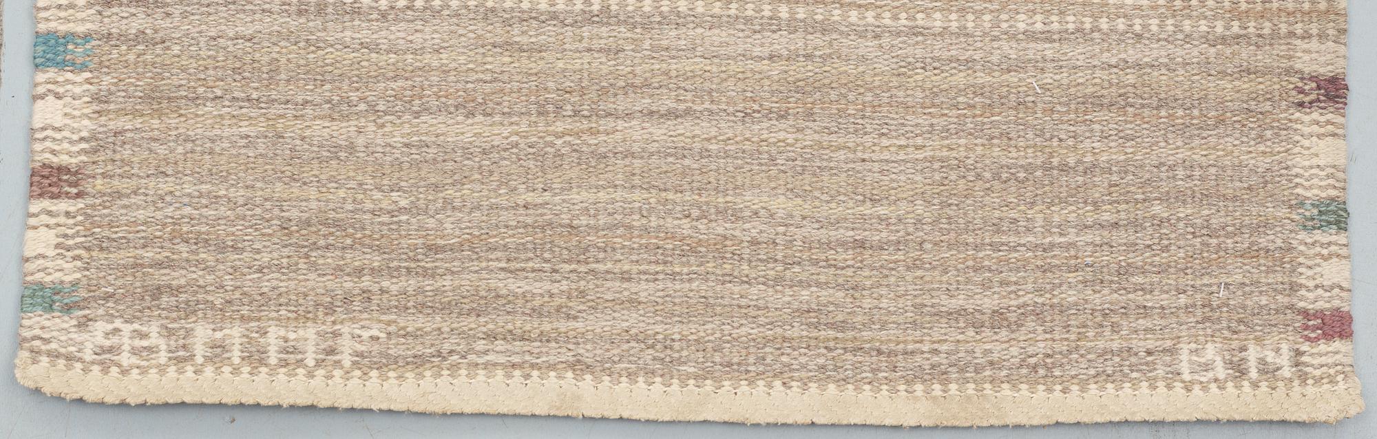 GALLERIMATTA. Variation av mönstret "Falurutan" (eventuellt: blond E). Rölakan. 405 x 75 cm. Signerad AB MMF BN.