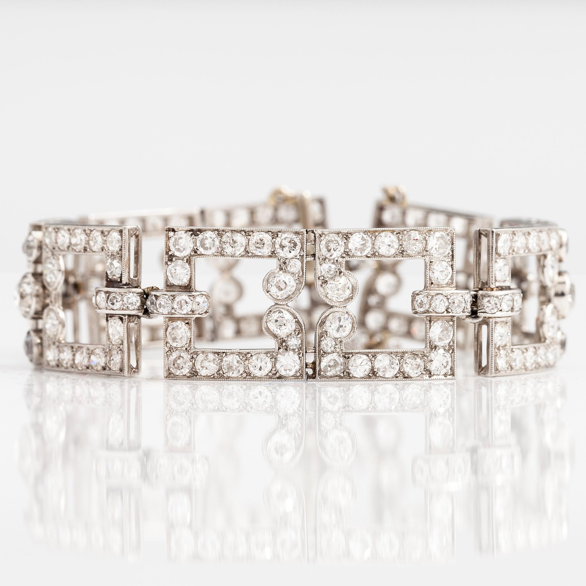 ARMBAND, Art déco, platina, gammalslipade diamanter ca 16.50 ct tot. 1920-30-tal.