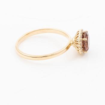 Ring 14K gold with pink tourmaline and brilliant-cut diamonds.