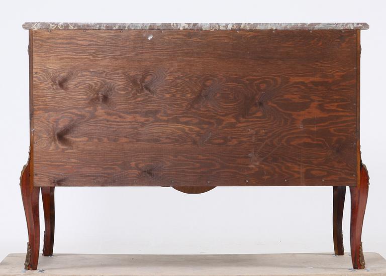 BYRÅ, gustaviansk stil, 1900-tal.