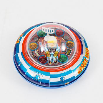 A Masudaya tinplate "Apollo X-5" flying saucer, Japan, 1960s.