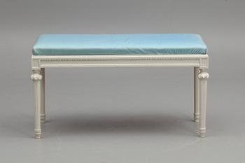PIANOBÄNK, gustaviansk stil, 1900-tal.