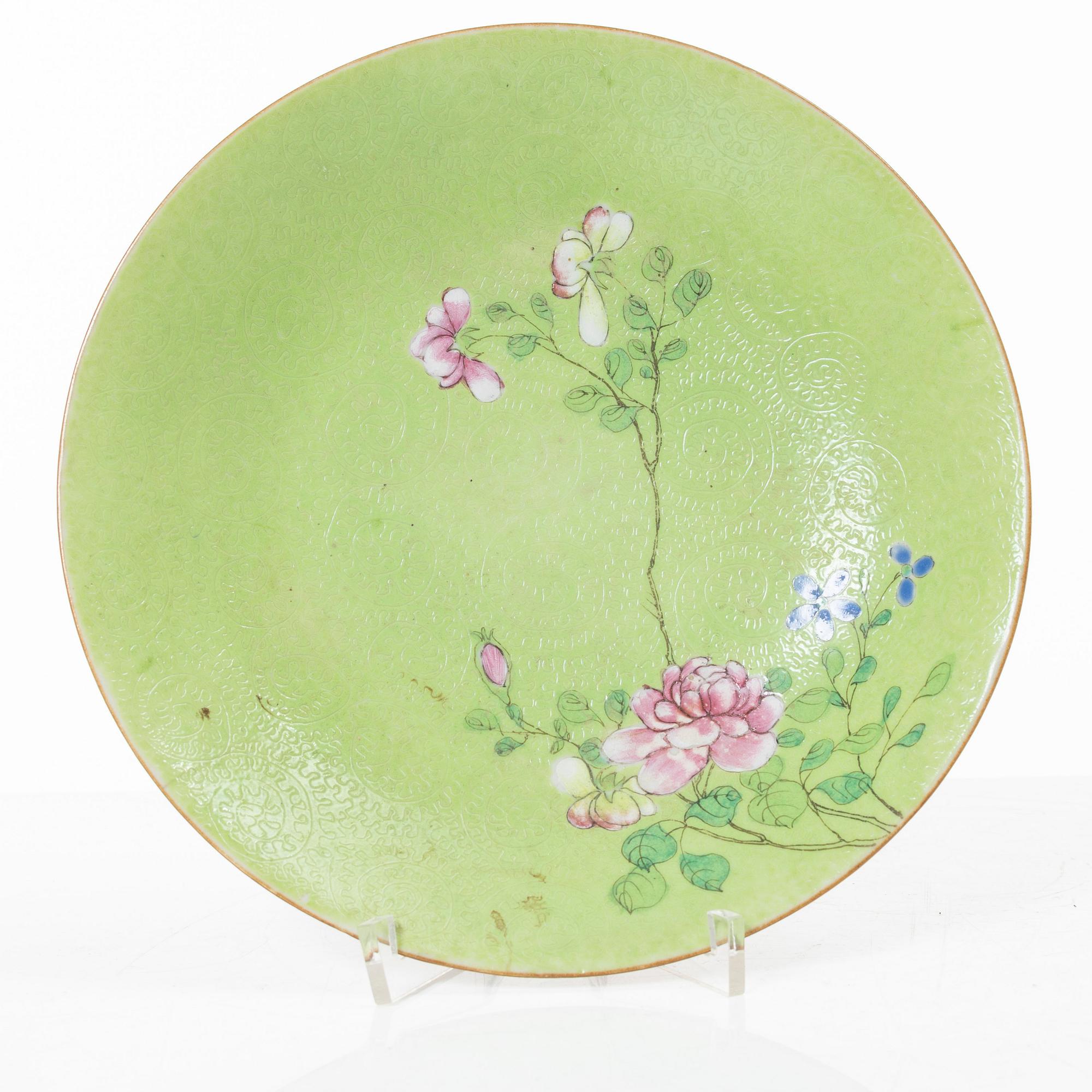 Fat, två stycken, samt lock och skål, porslin. Sen Qingdynasti.