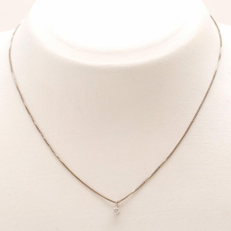 An 18K white gold necklace set with a round brilliant-cut diamond.