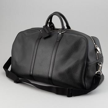 Louis Vuitton, a 'Taiga Kendall GM'.