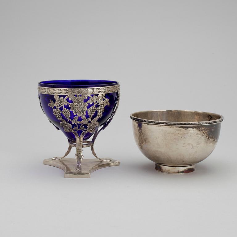 SKÅLAR, 2 st, bland annat en E. Råström, Stockholm, 1933. Vikt 275 gram.