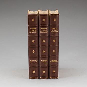 BÖCKER, 3 vol. "Episoder og Hændelser" av Robert Storm Petersen, Carit Andersen Forlag København 1956.