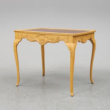 A presumably rococo style 19th century table.