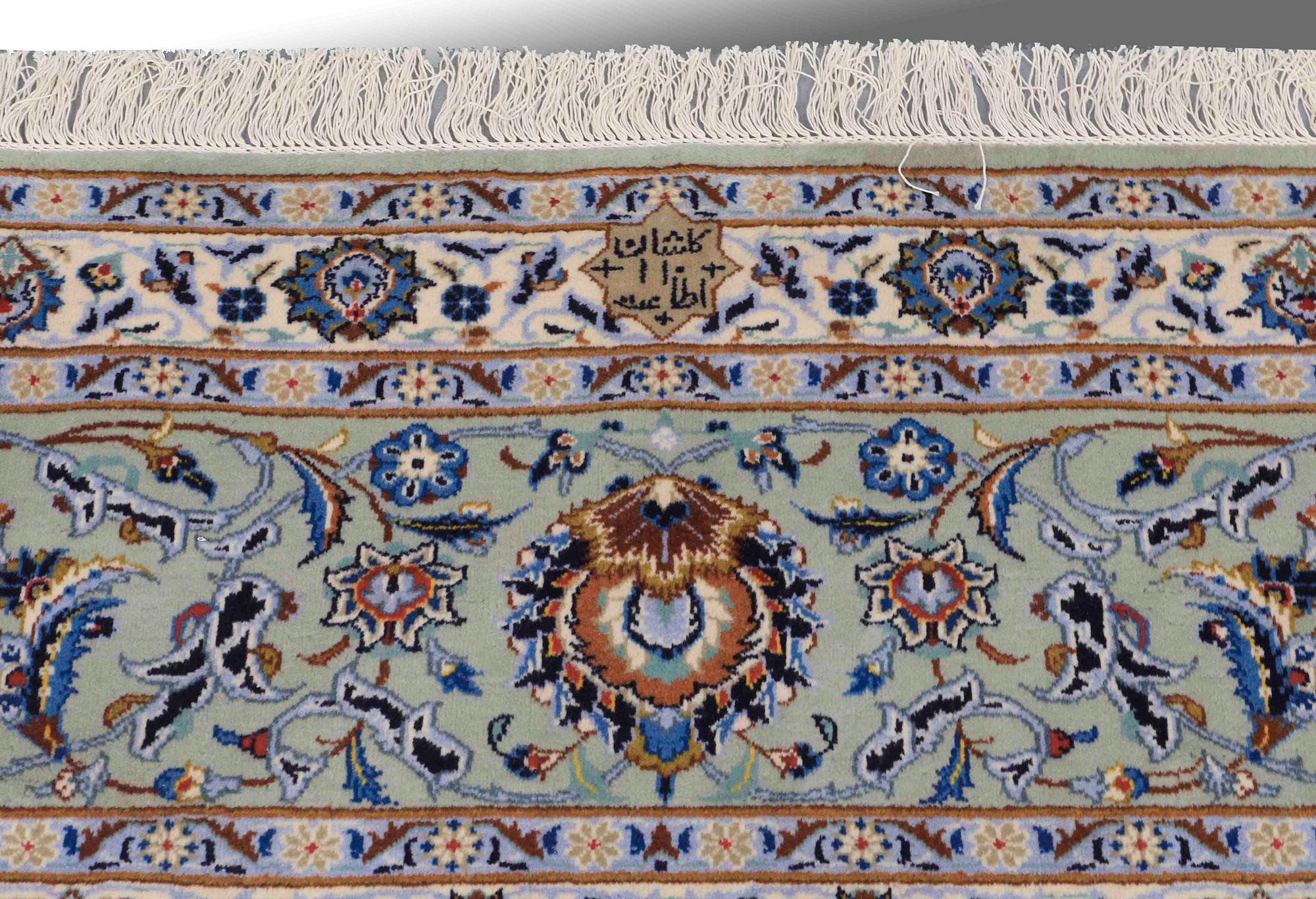 A carpet, Kashan, ca 590 x 418 cm.