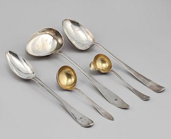 RAGUSKEDAR, 2 st, GRÄDDSKEDAR, 2 st och SOPPSLEV, silver, 1700-, 1800- och 1900-tal. Vikt 727 g.
