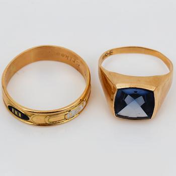 RINGAR, 2 st, 18K guld, troligen Sverige, sent 1900-tals. Vikt ca 13,44 g.