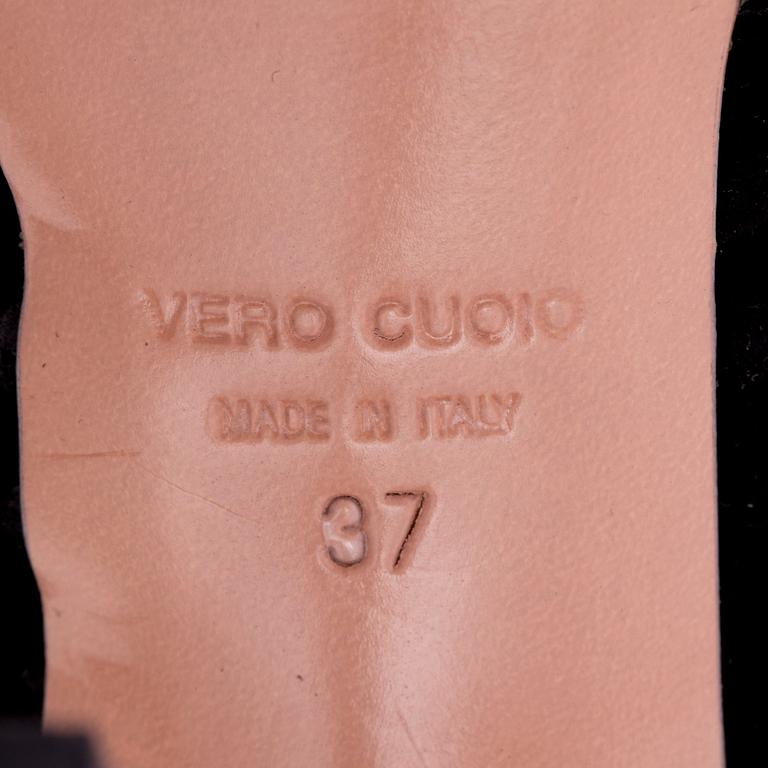 GIUSEPPE ZANOTTI x KANYE WEST, ett par sandaletter. Storlek 37.