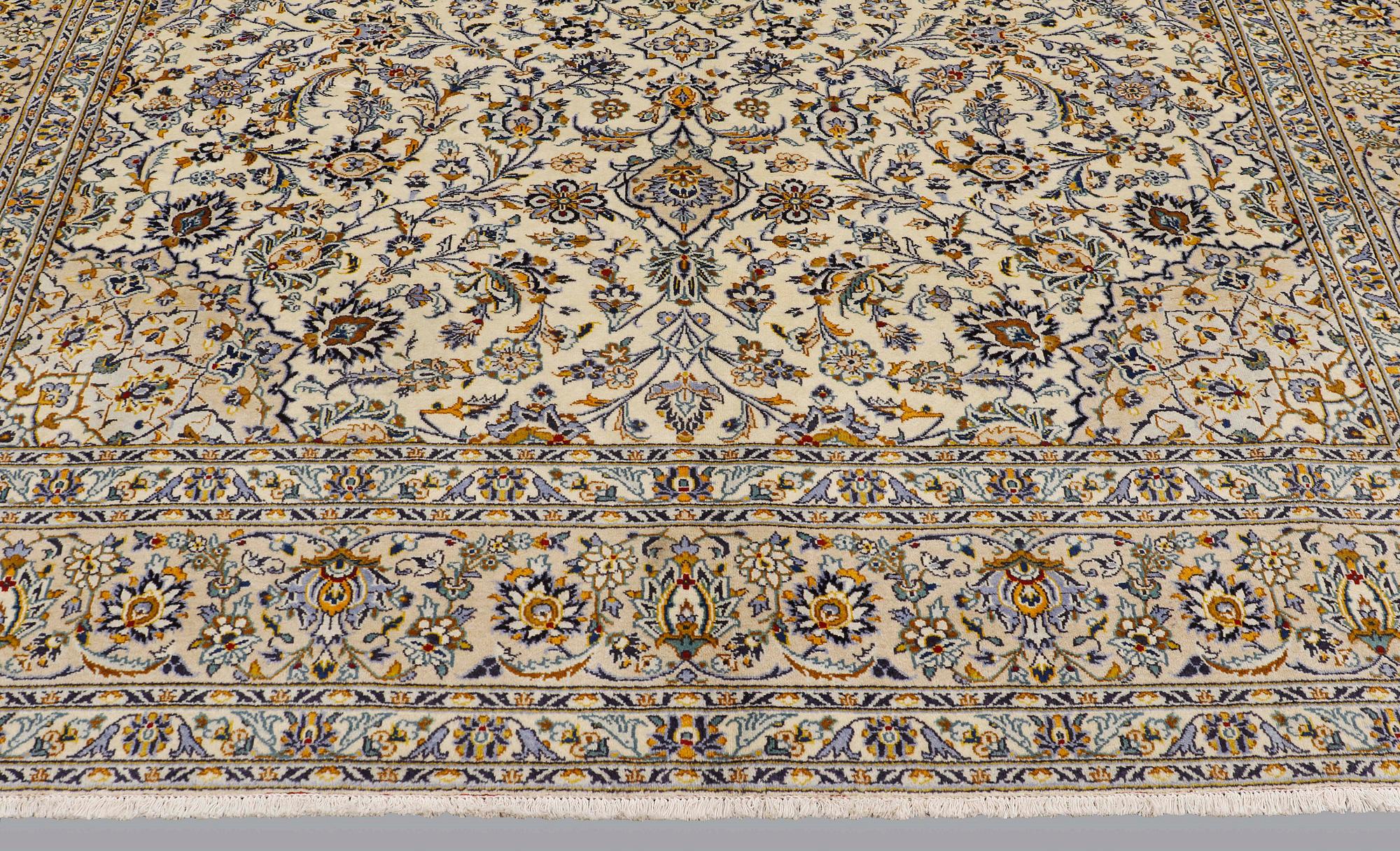 A carpet, Kashan, ca 400 x 288 cm.