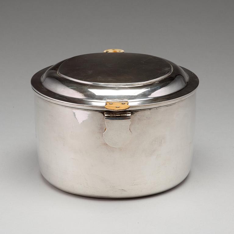 Henrik Hacklin, kastrull med lock, silver, S:t Petersburg 1858.