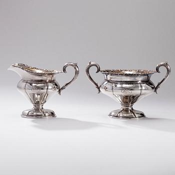 SOCKERSKÅL och GRÄDDSNÄCKA, silver, Hopeakeskus, Tavastehus 1968. Vikt 219 g.