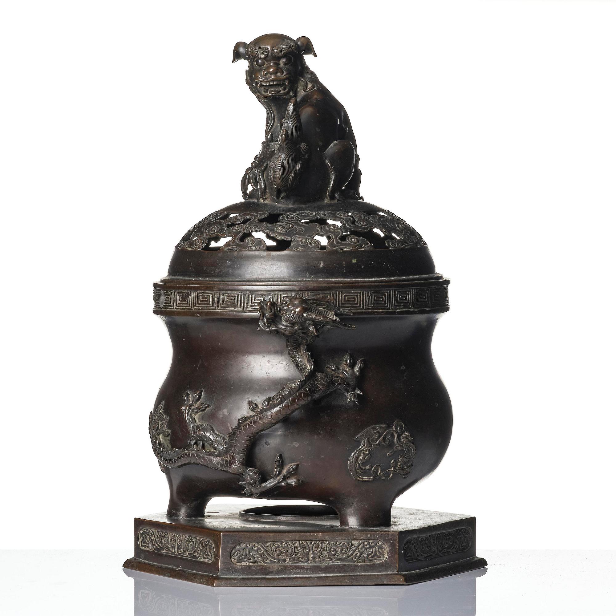 A large bronze censer with cover, Qing dynasty, 19th century.