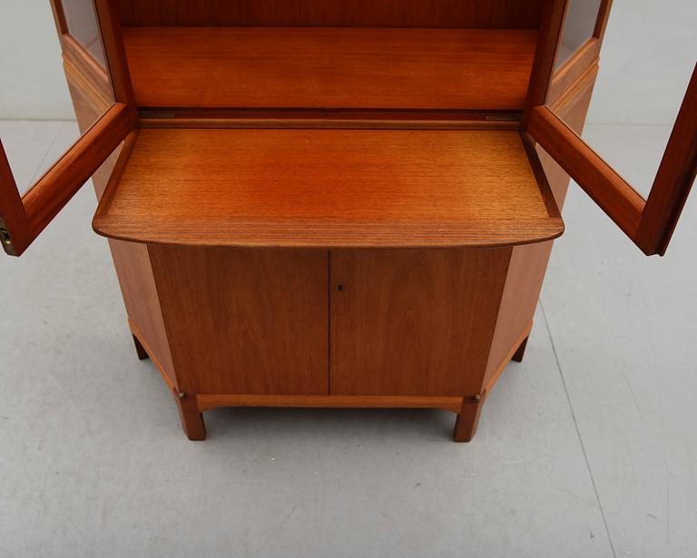 VITRINSKÅP, "Undantaget", Carl Malmsten, 1900-talets andra hälft.