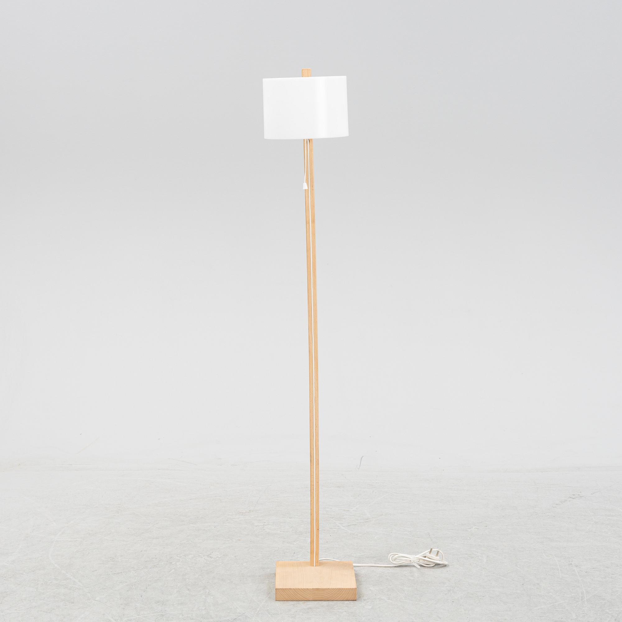 Uno & Östen Kristiansson, a beech and plastic floor light, Luxus, Vittsjö.