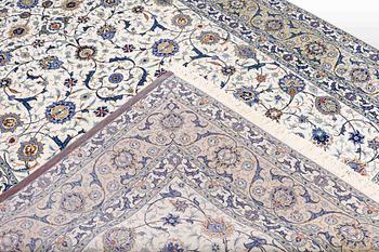A so called Royal Kashan carpet, ca 344 x 237 cm.