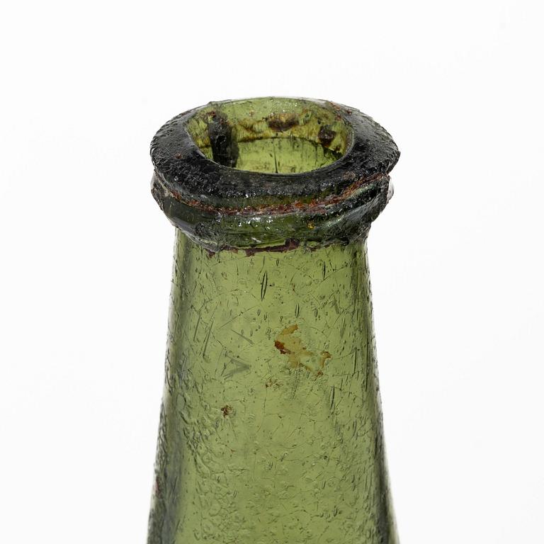 Bottle, glass, 17th-18th century.