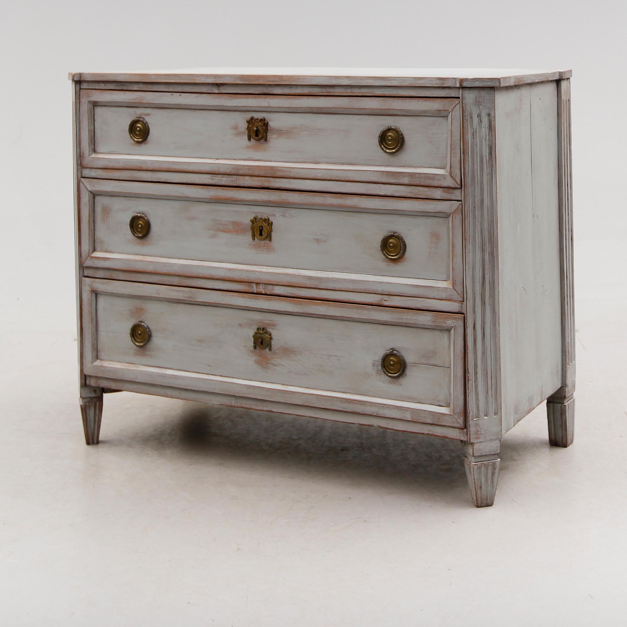 BYRÅ, sengustaviansk, omkring år 1800.