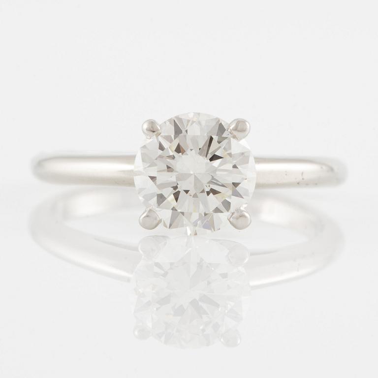 Ring, solitaire ring, 18K white gold with a brilliant-cut diamond approximately 1 ct.