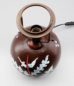 BORDSLAMPA, keramik, Maggie Wibom, Stockholms Keramik HB, 1900-talets första hälft.