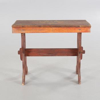 A table, probably made in Hälsingland from around year 1900.
